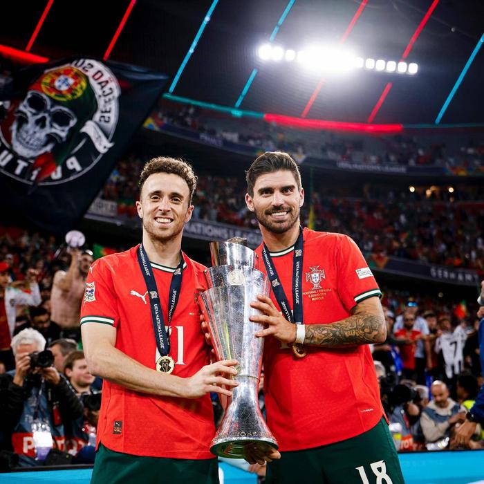 发现半岛体育-内维斯哽咽致辞若塔：国家队永远是你的家，我们一同踏上赛场