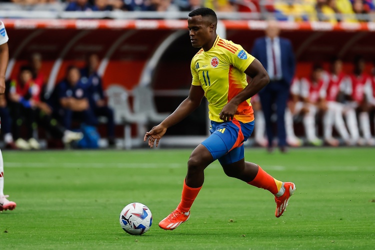 发现半岛体育-斯基拉：狼队攻击手阿里亚斯接近加盟帕尔梅拉斯，转会费2200万欧