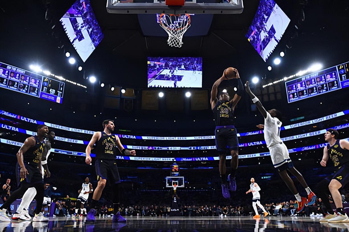 发现半岛体育-进入先发后效果不错，但勒布朗复出后湖人锋线大将还能保持状态吗