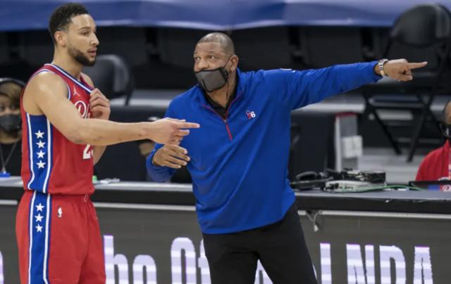 发现半岛体育-三将蜕变稳居东部第一 费城开门红里弗斯功不可没